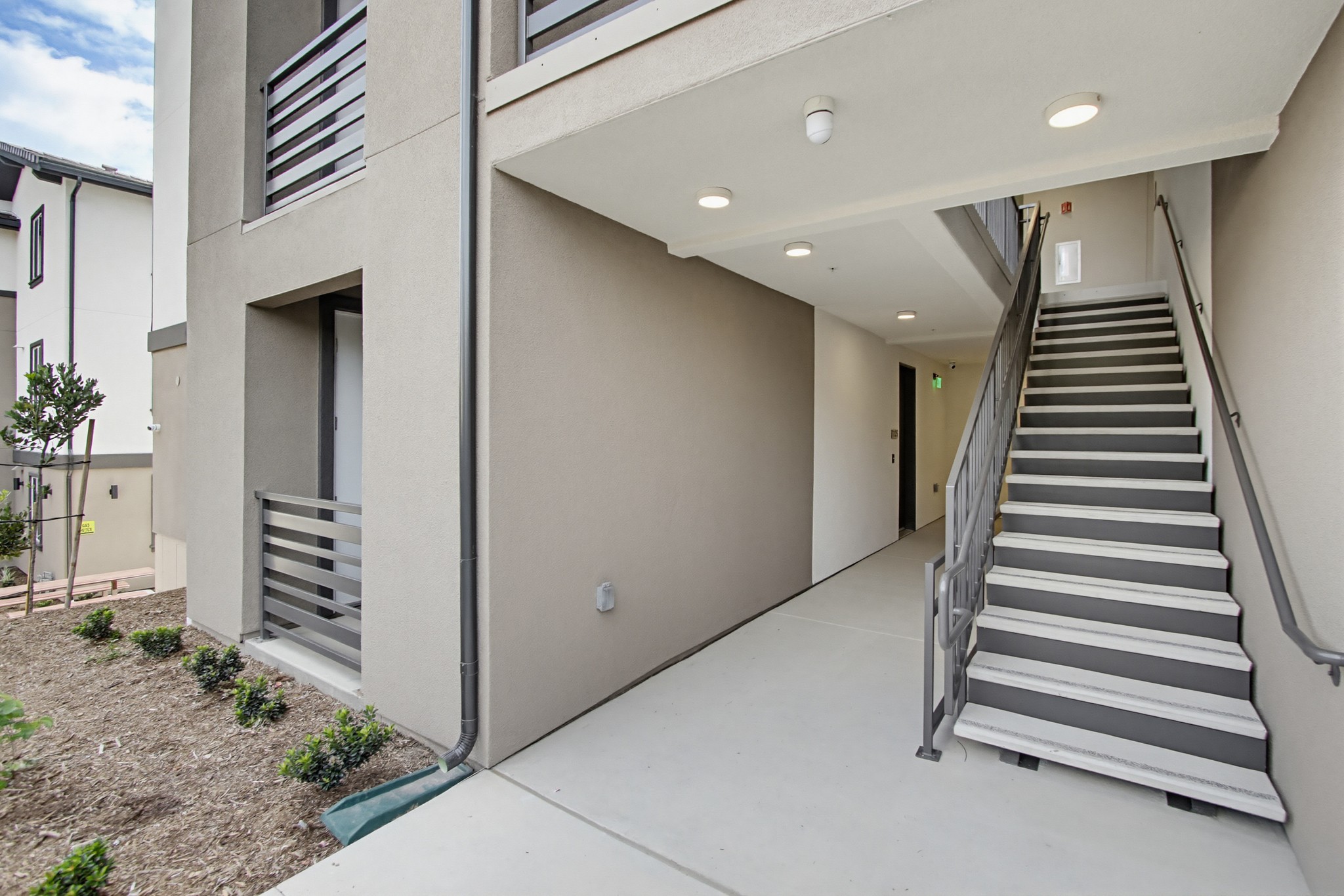 Virtual tour photo 80 of 108 for 2554 Ridgeway Dr #2103 and Common Areas