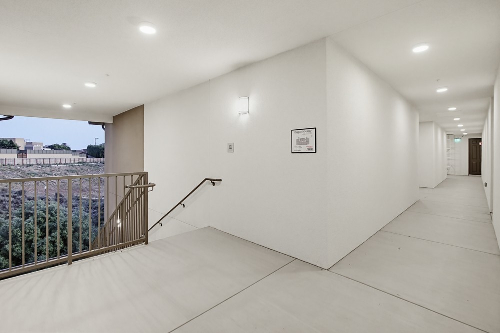 Virtual tour photo 4 of 31 for 2546 Ridgeway Dr #3301