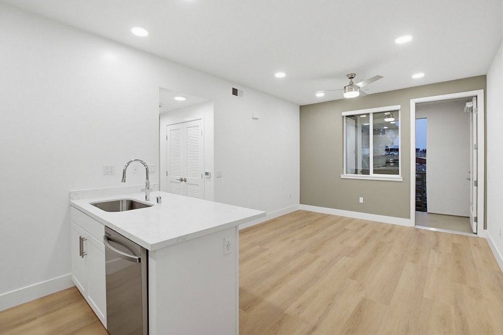 Virtual tour photo 6 of 31 for 2546 Ridgeway Dr #3301