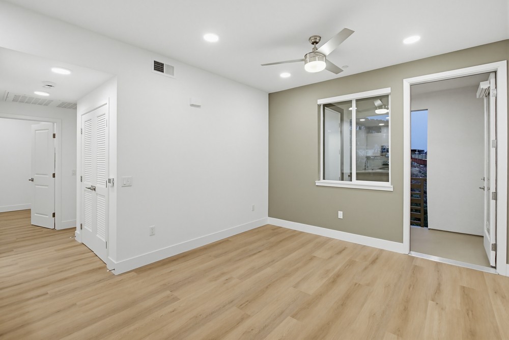 Virtual tour photo 10 of 31 for 2546 Ridgeway Dr #3301