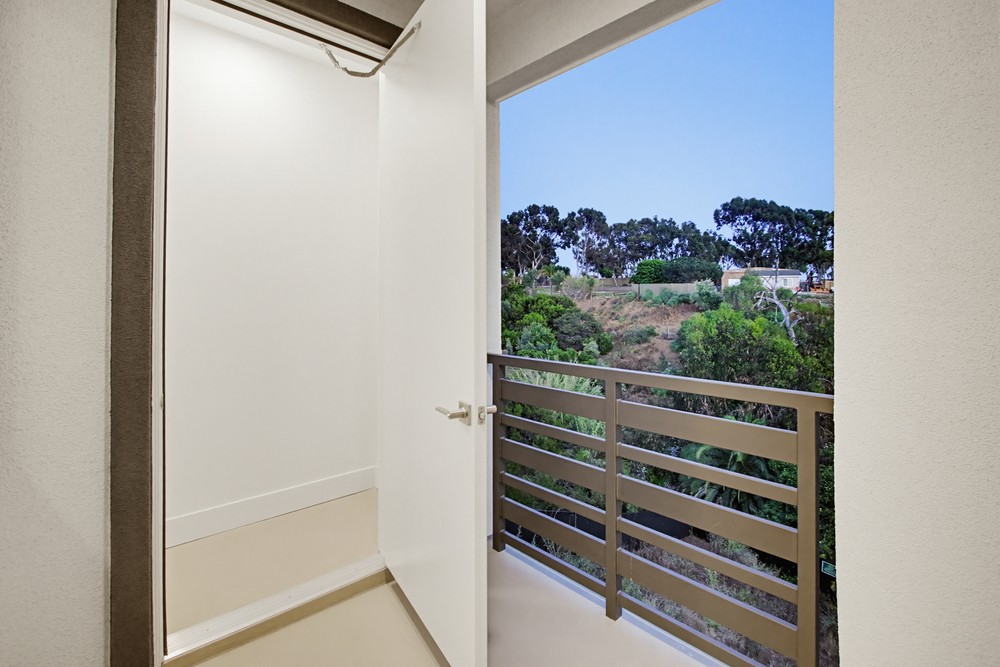 Virtual tour photo 15 of 31 for 2546 Ridgeway Dr #3301