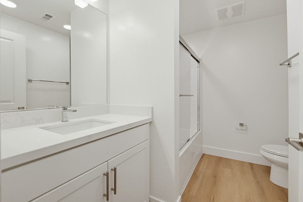 Virtual tour photo 19 of 31 for 2546 Ridgeway Dr #3301