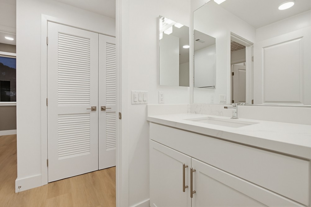 Virtual tour photo 21 of 31 for 2546 Ridgeway Dr #3301
