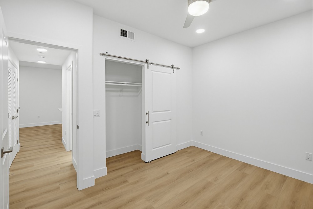 Virtual tour photo 24 of 31 for 2546 Ridgeway Dr #3301
