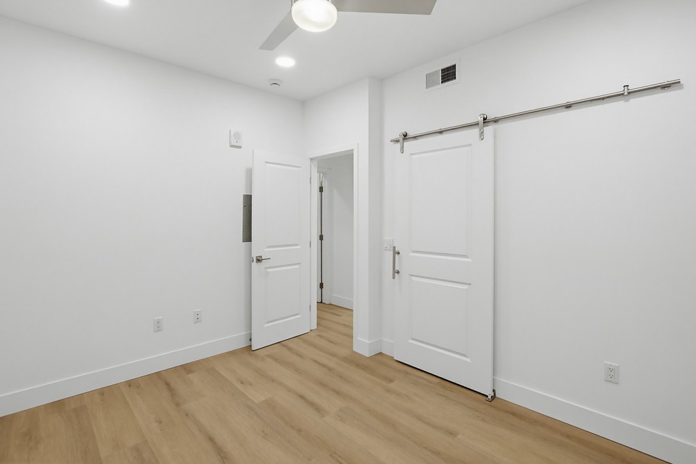 Virtual tour photo 25 of 31 for 2546 Ridgeway Dr #3301