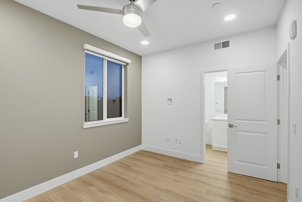 Virtual tour photo 29 of 31 for 2546 Ridgeway Dr #3301