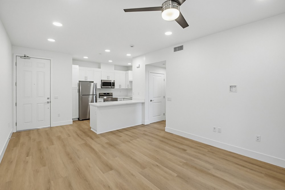 Virtual tour photo 7 of 23 for 2554 Ridgeway Dr #2202