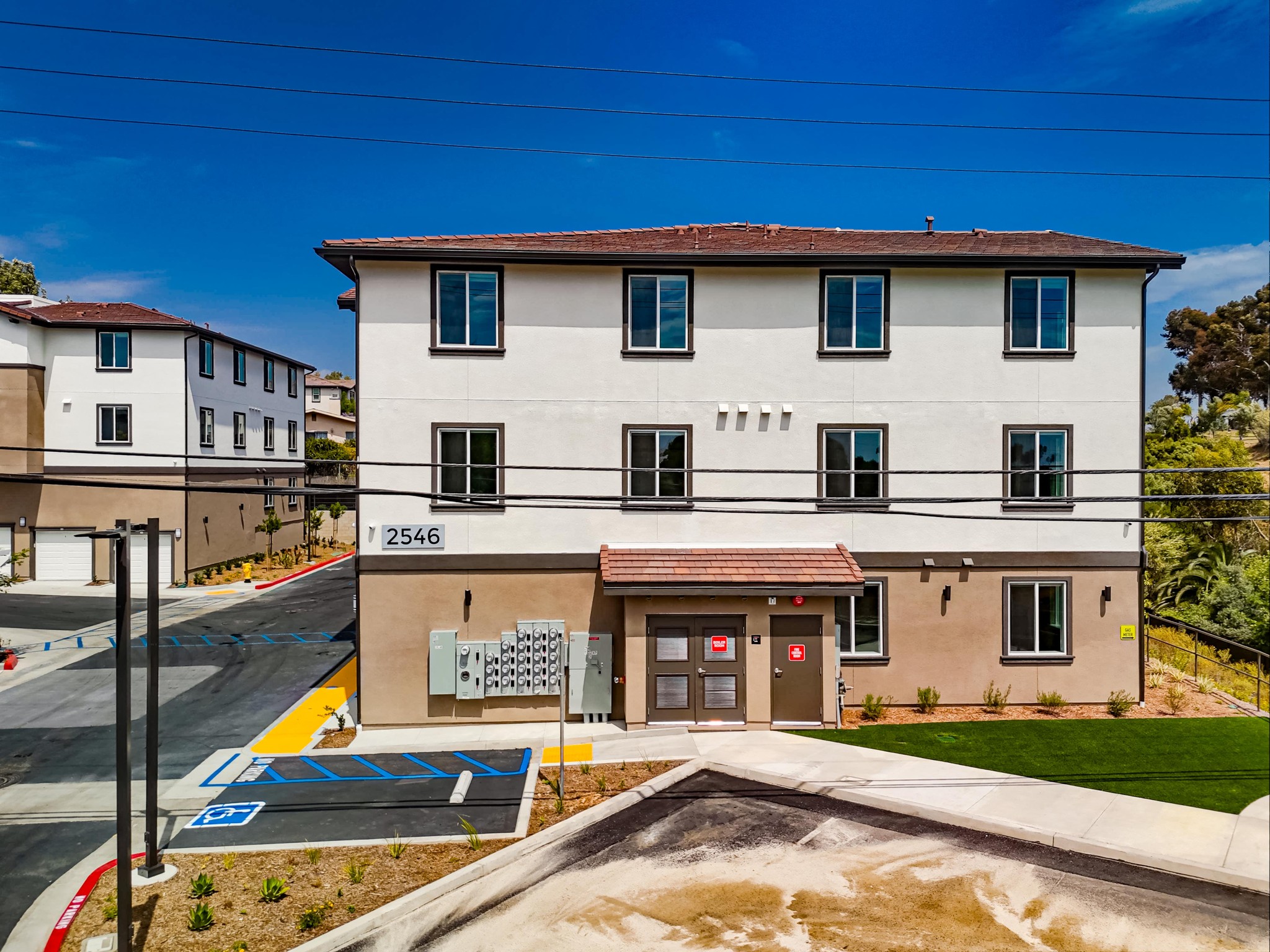 Virtual tour photo 3 of 45 for 2542 Ridgeway Dr (Aerials)