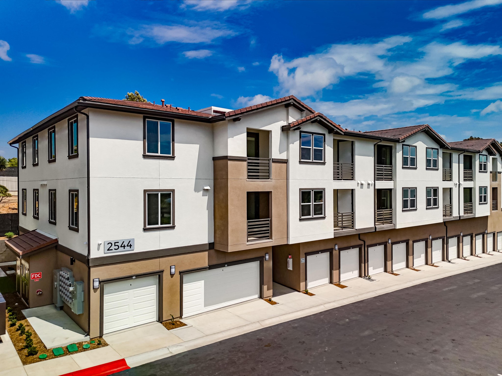 Virtual tour photo 9 of 45 for 2542 Ridgeway Dr (Aerials)