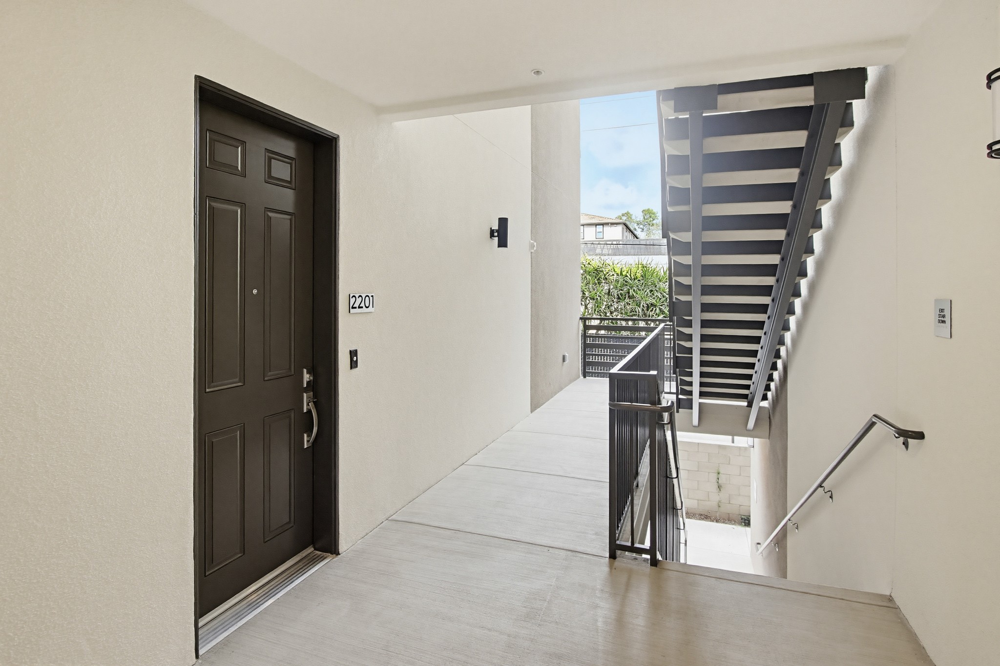 Virtual tour photo 3 of 35 for 2554 Ridgeway Dr #2201