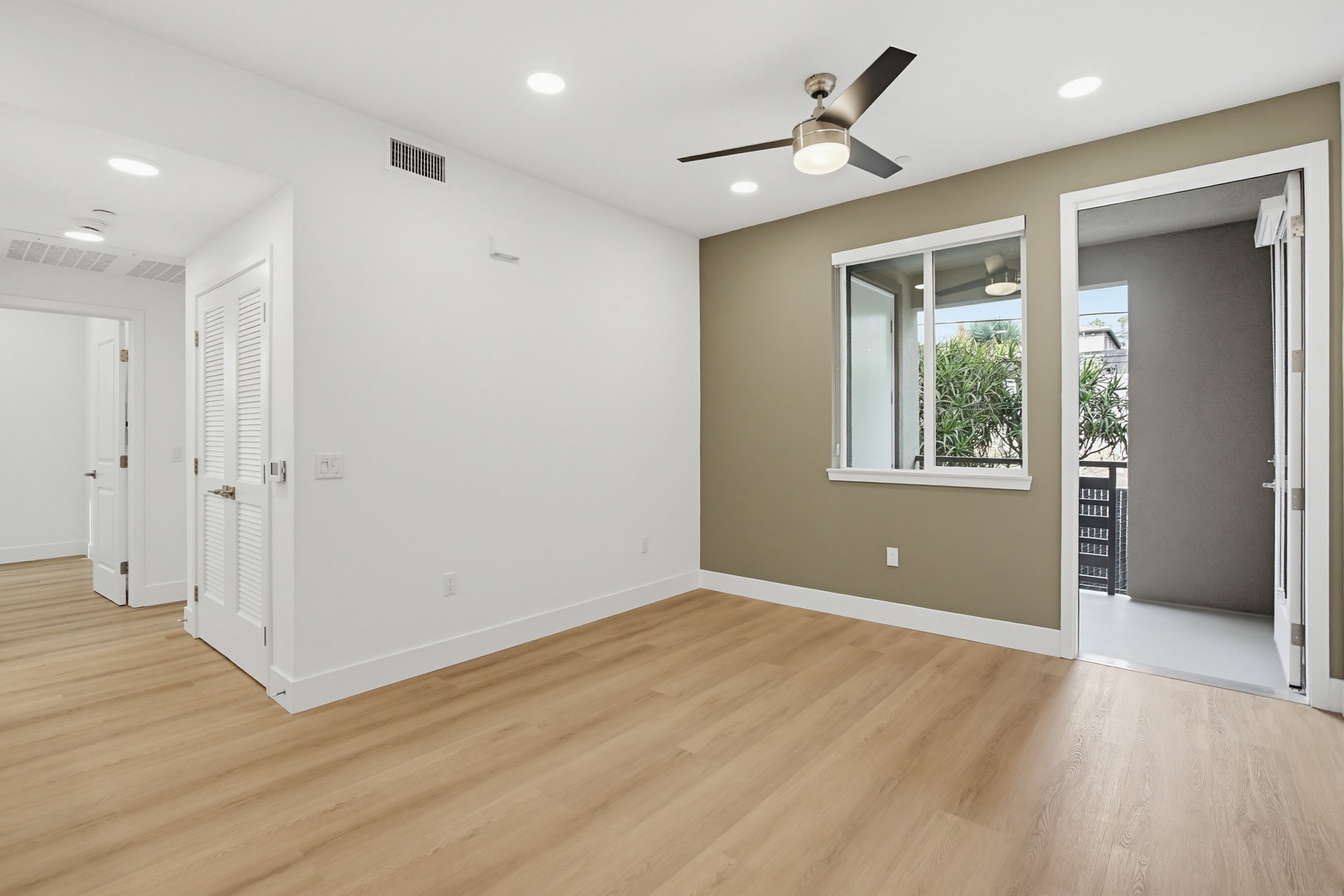 Virtual tour photo 11 of 35 for 2554 Ridgeway Dr #2201