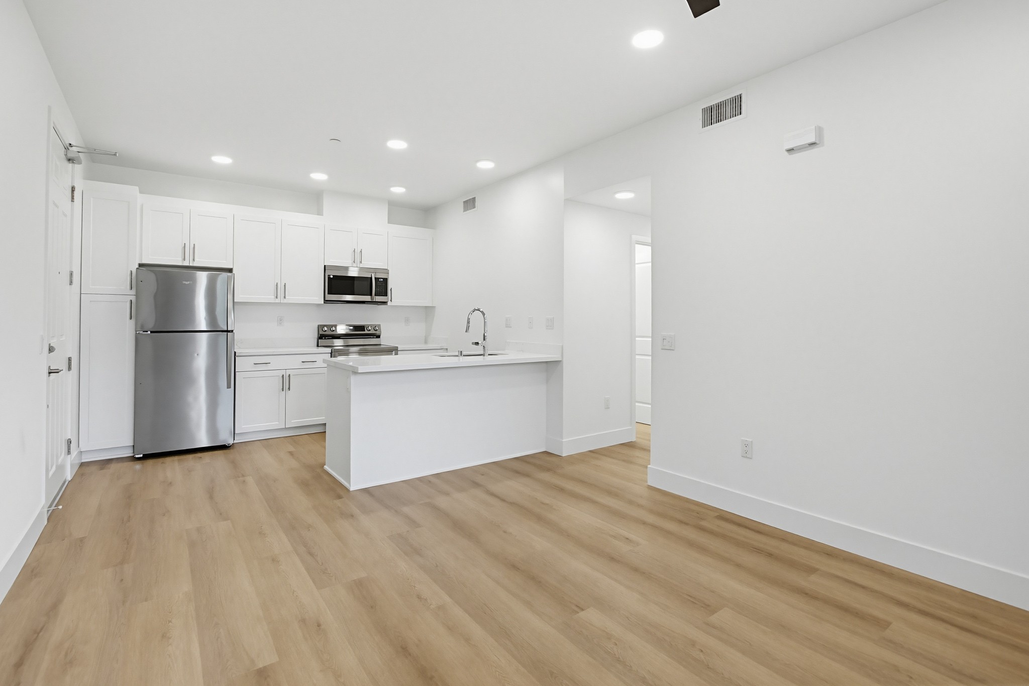Virtual tour photo 12 of 35 for 2554 Ridgeway Dr #2201