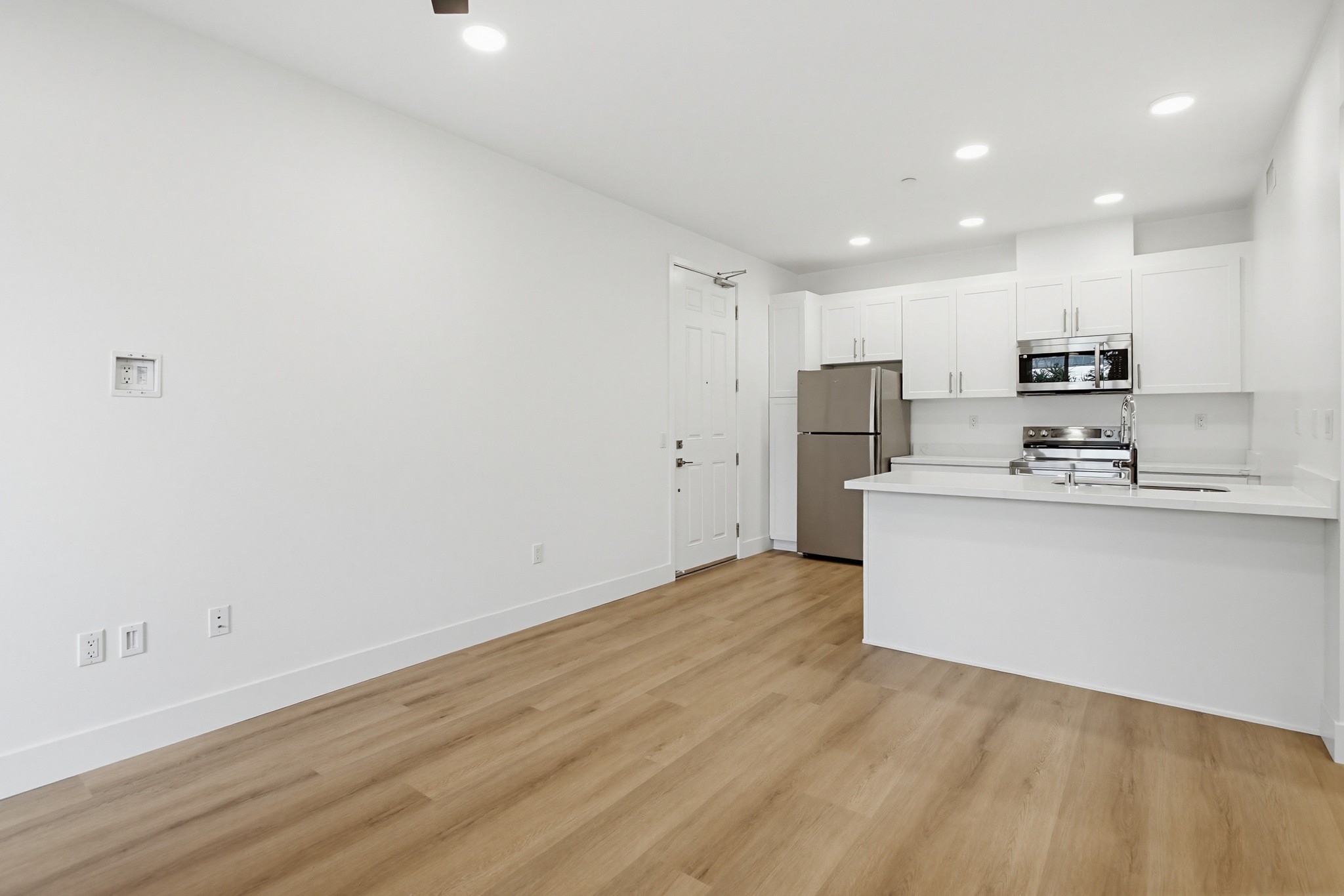 Virtual tour photo 13 of 35 for 2554 Ridgeway Dr #2201