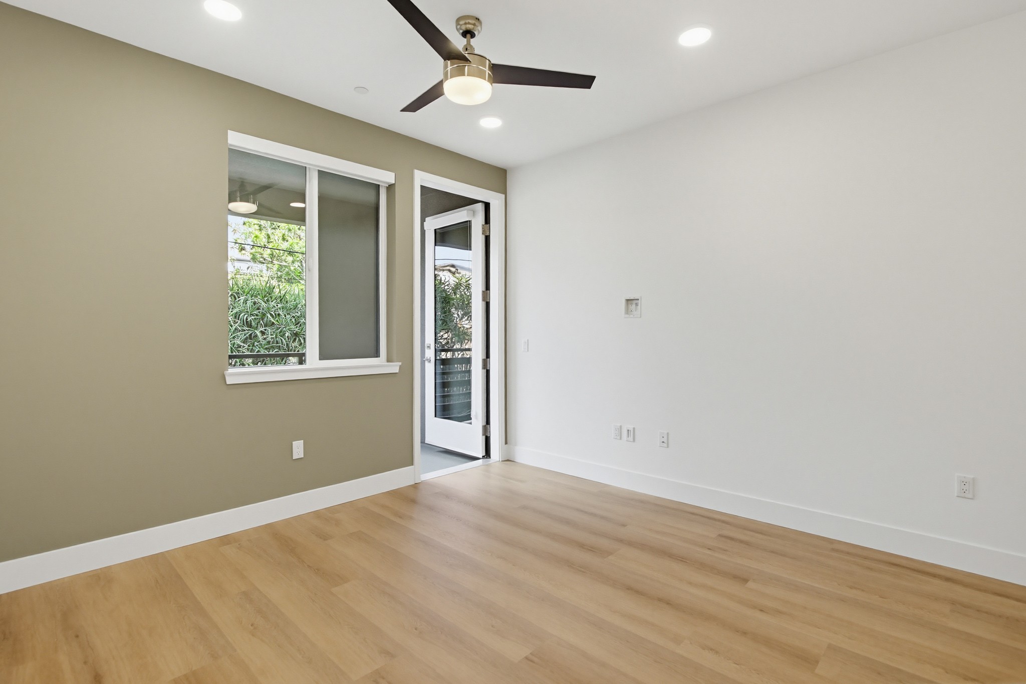 Virtual tour photo 14 of 35 for 2554 Ridgeway Dr #2201