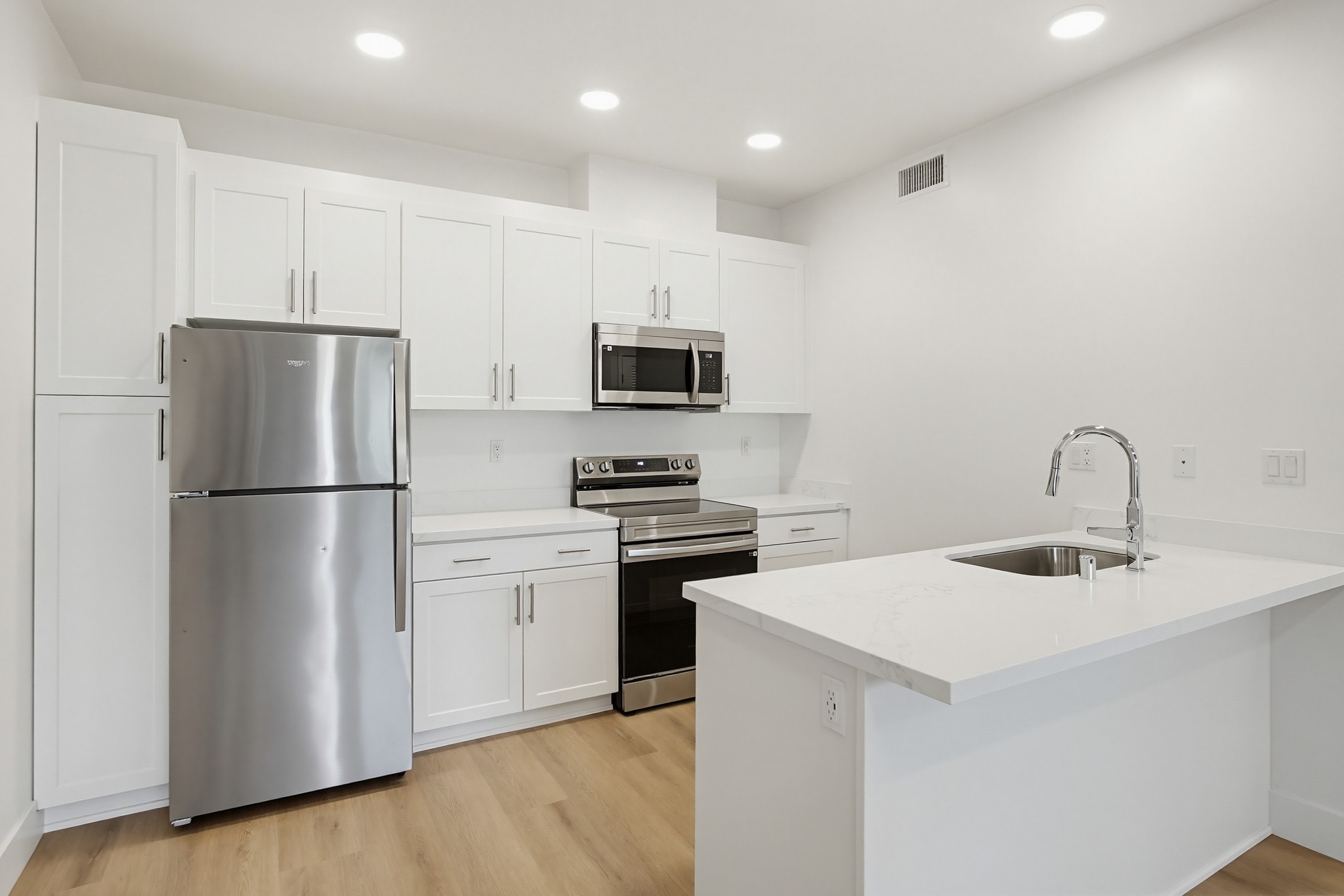 Virtual tour photo 15 of 35 for 2554 Ridgeway Dr #2201