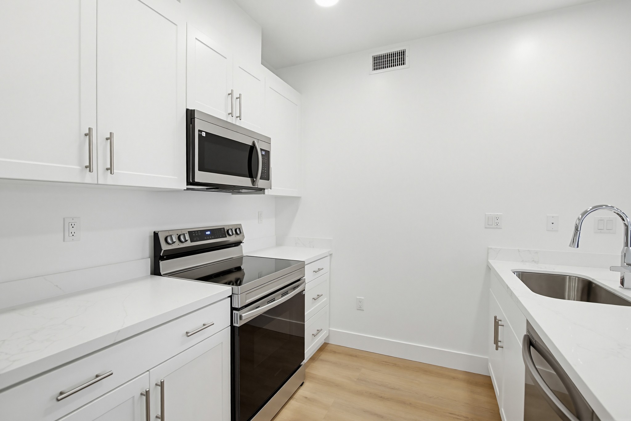 Virtual tour photo 17 of 35 for 2554 Ridgeway Dr #2201