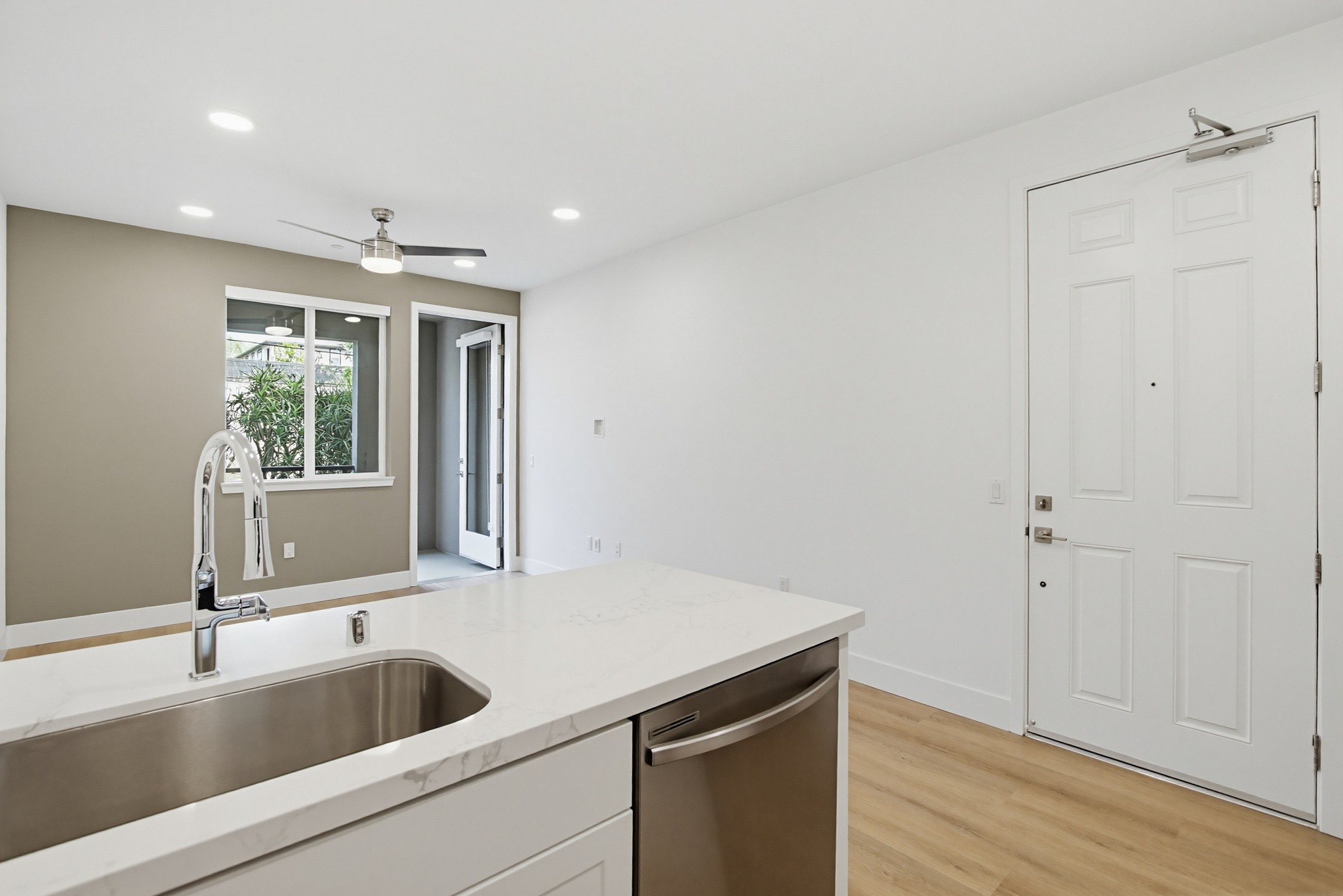 Virtual tour photo 18 of 35 for 2554 Ridgeway Dr #2201