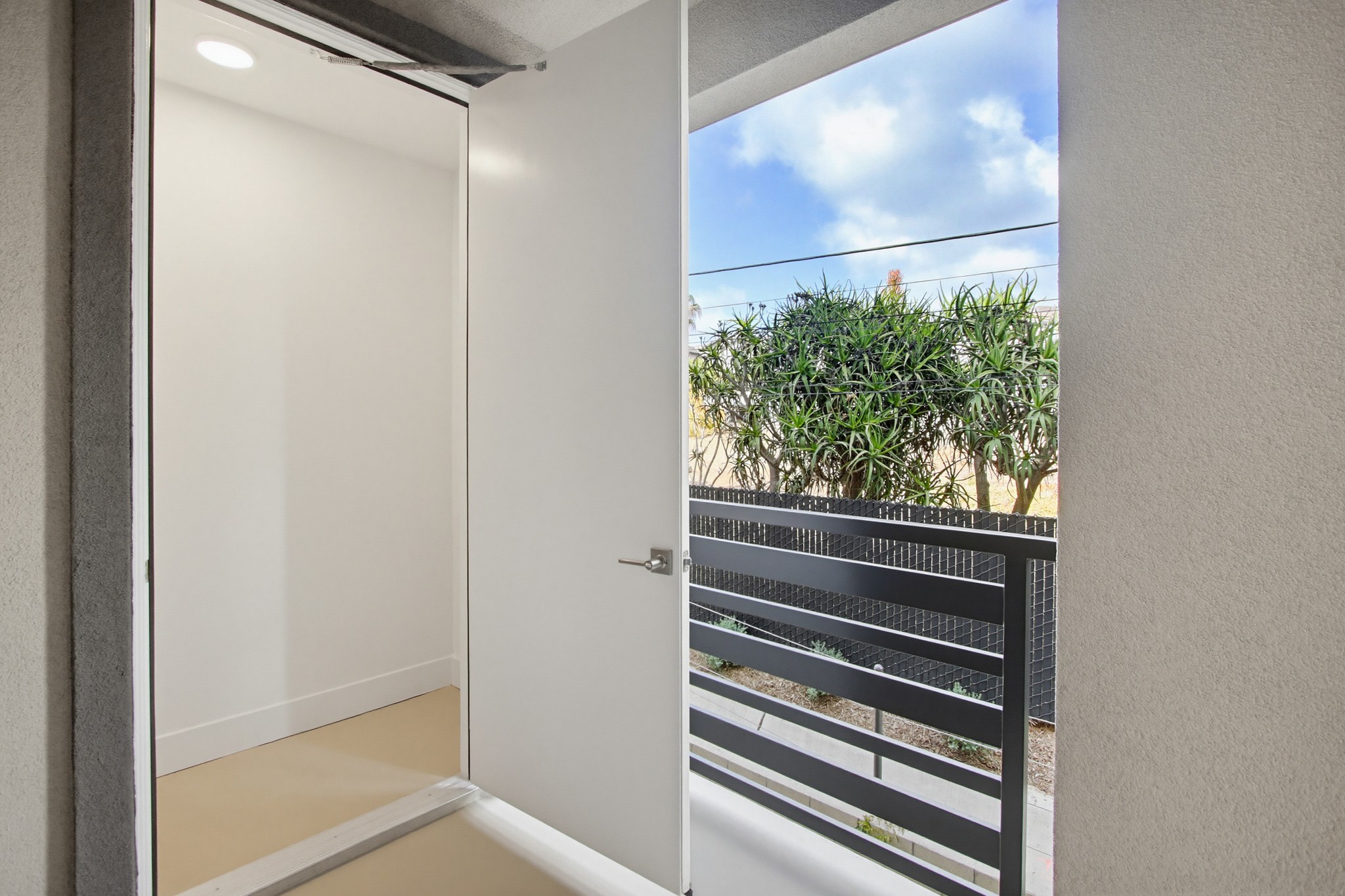 Virtual tour photo 20 of 35 for 2554 Ridgeway Dr #2201