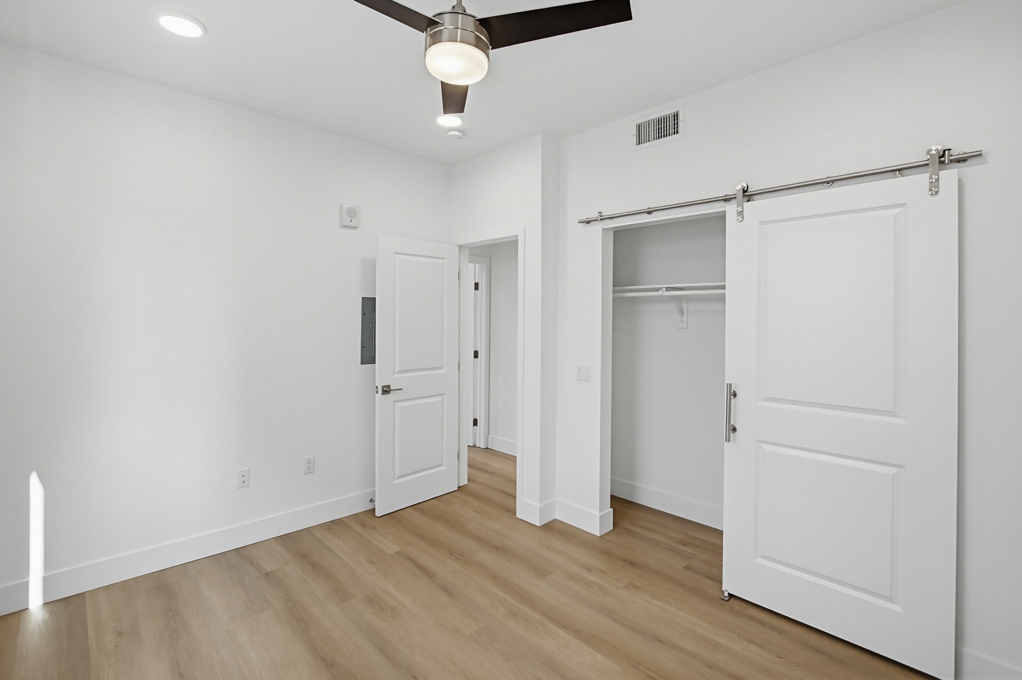 Virtual tour photo 28 of 35 for 2554 Ridgeway Dr #2201