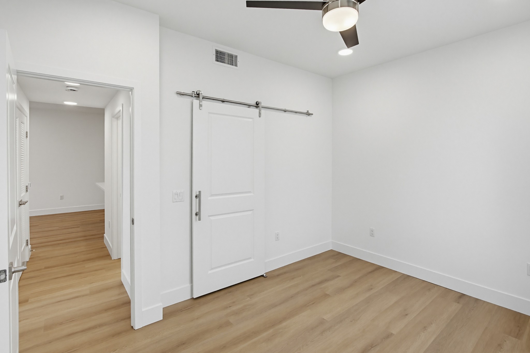 Virtual tour photo 29 of 35 for 2554 Ridgeway Dr #2201