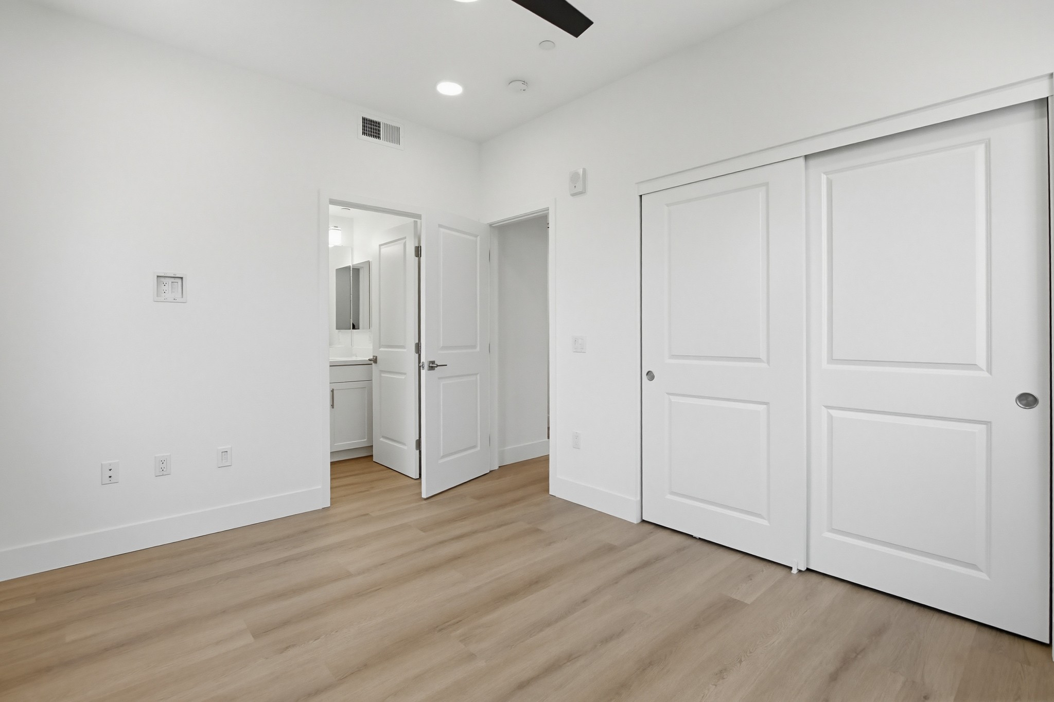 Virtual tour photo 33 of 35 for 2554 Ridgeway Dr #2201