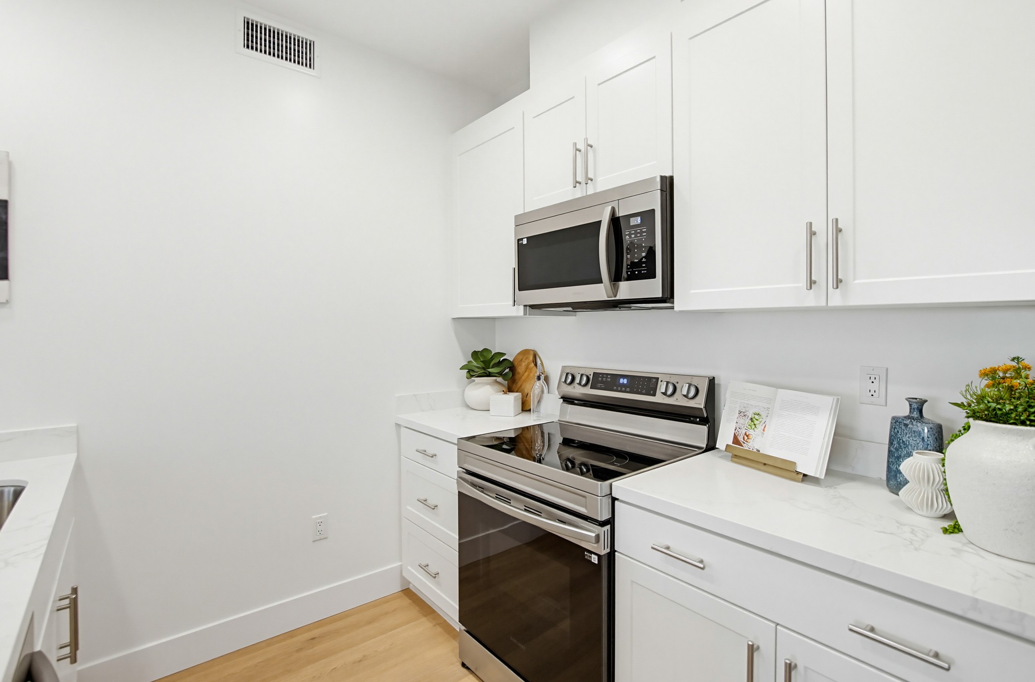 Virtual tour photo 11 of 33 for 2544 Ridgeway Dr #2205