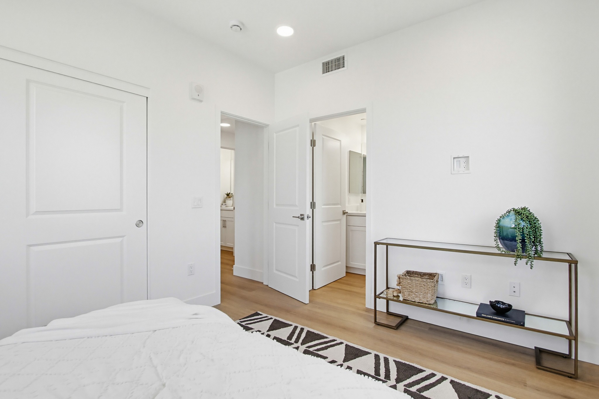 Virtual tour photo 16 of 33 for 2544 Ridgeway Dr #2205