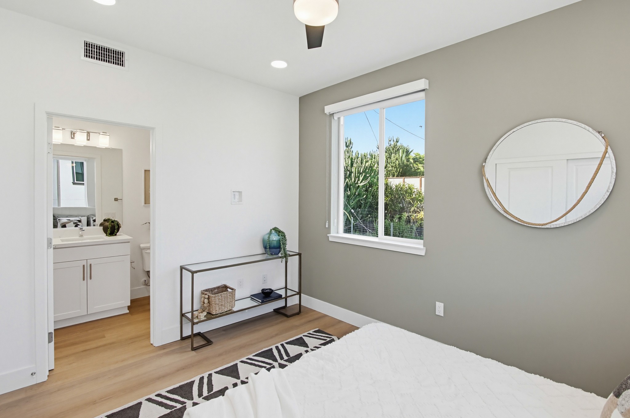 Virtual tour photo 17 of 33 for 2544 Ridgeway Dr #2205