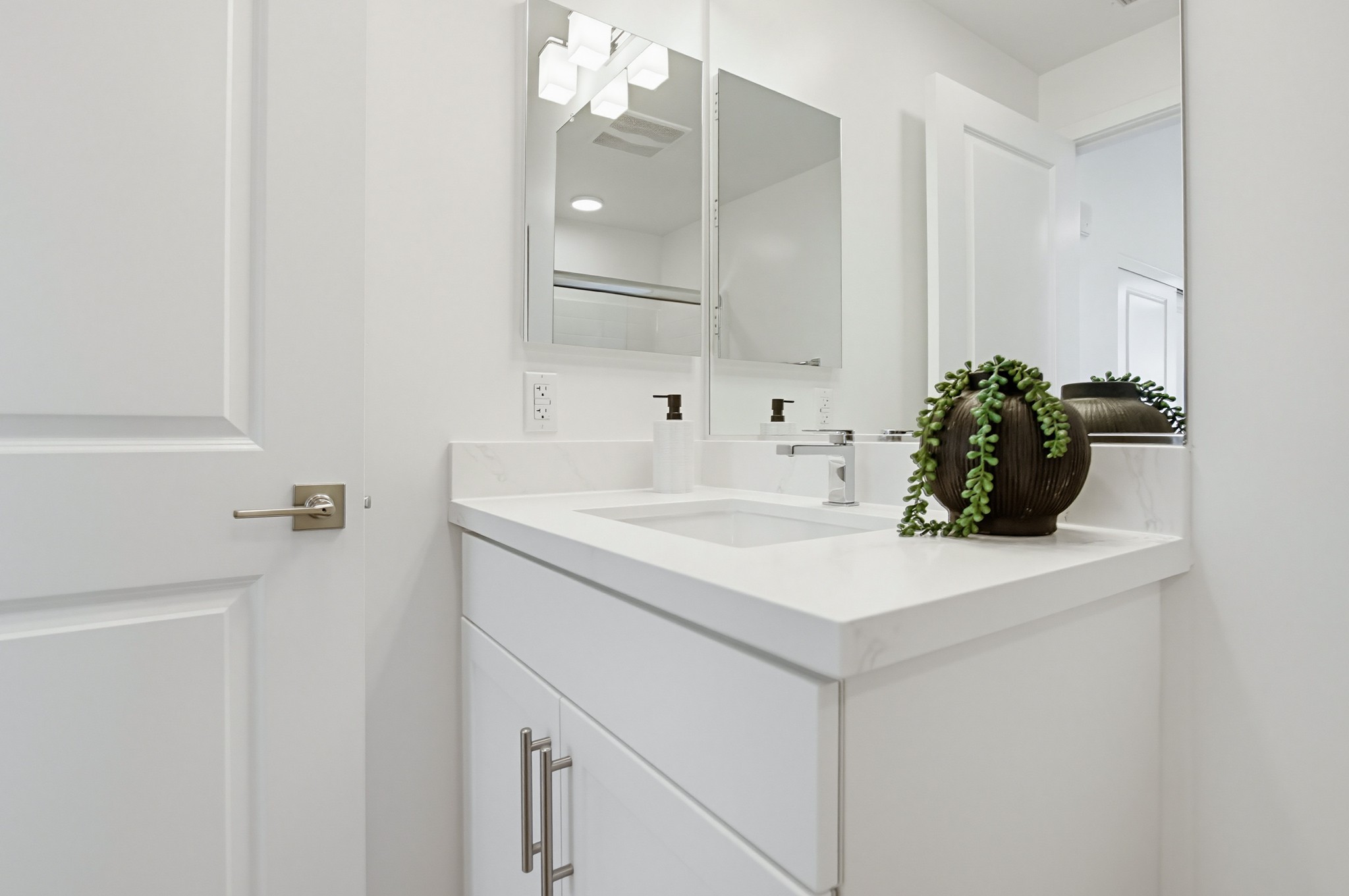 Virtual tour photo 20 of 33 for 2544 Ridgeway Dr #2205