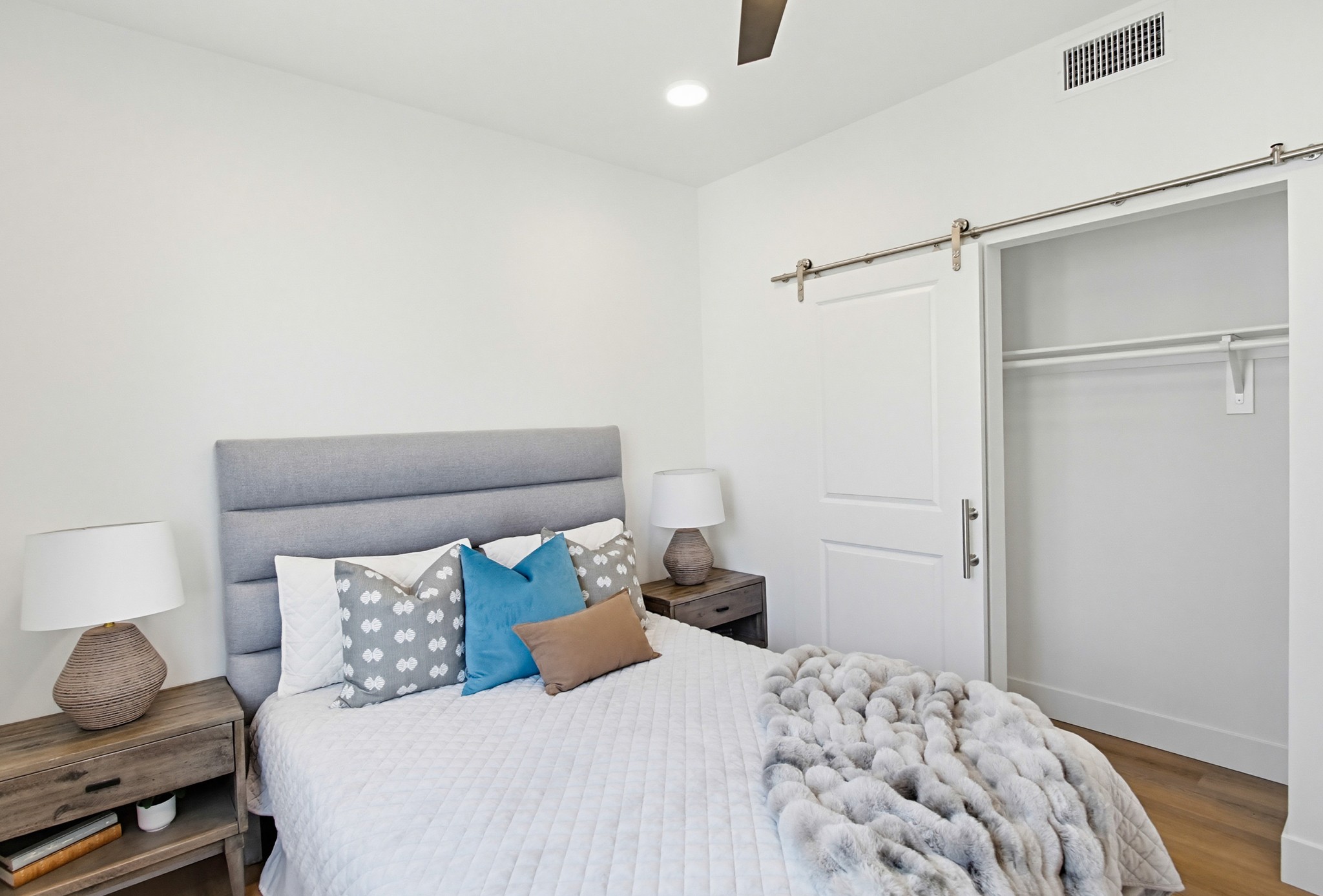 Virtual tour photo 22 of 33 for 2544 Ridgeway Dr #2205