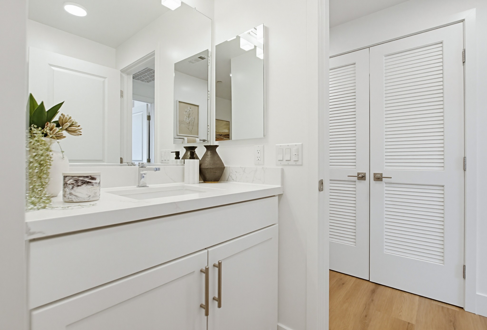 Virtual tour photo 27 of 33 for 2544 Ridgeway Dr #2205