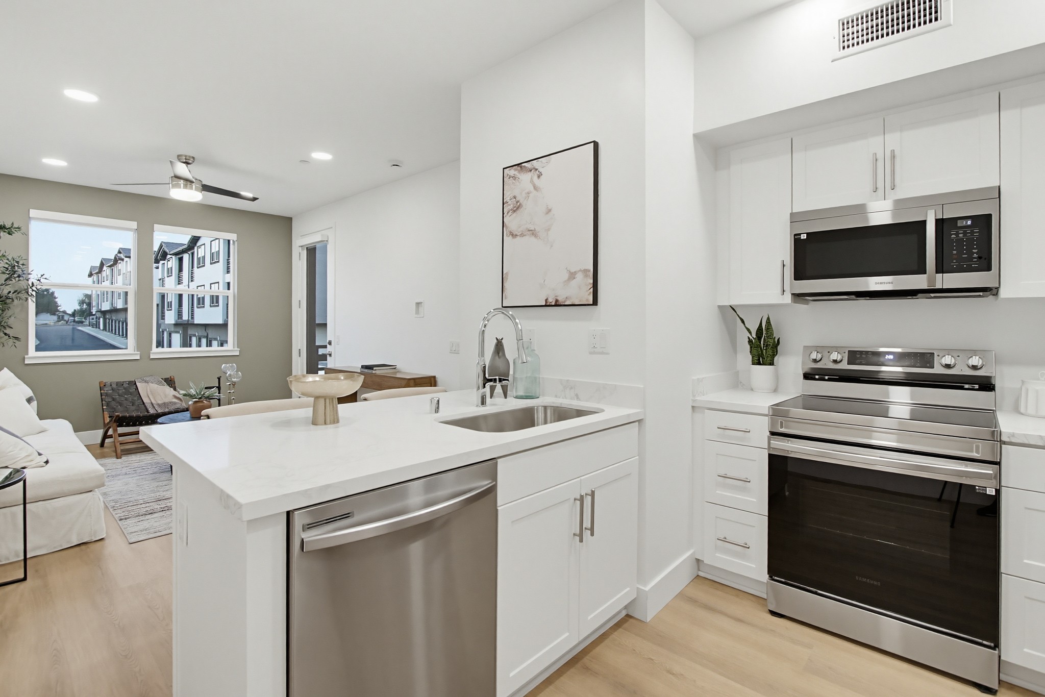 Virtual tour photo 4 of 23 for 2546 Ridgeway Dr #3206