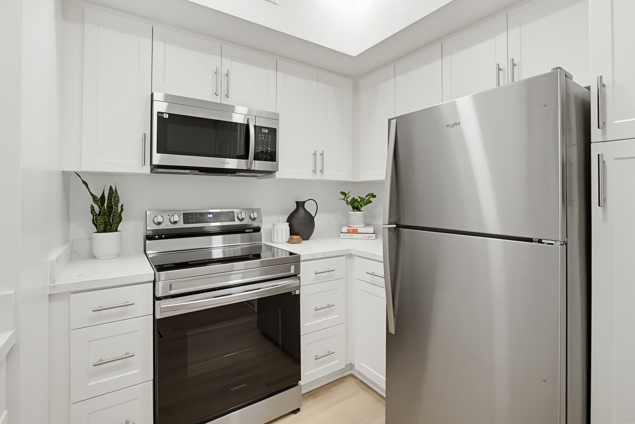 Virtual tour photo 7 of 23 for 2546 Ridgeway Dr #3206