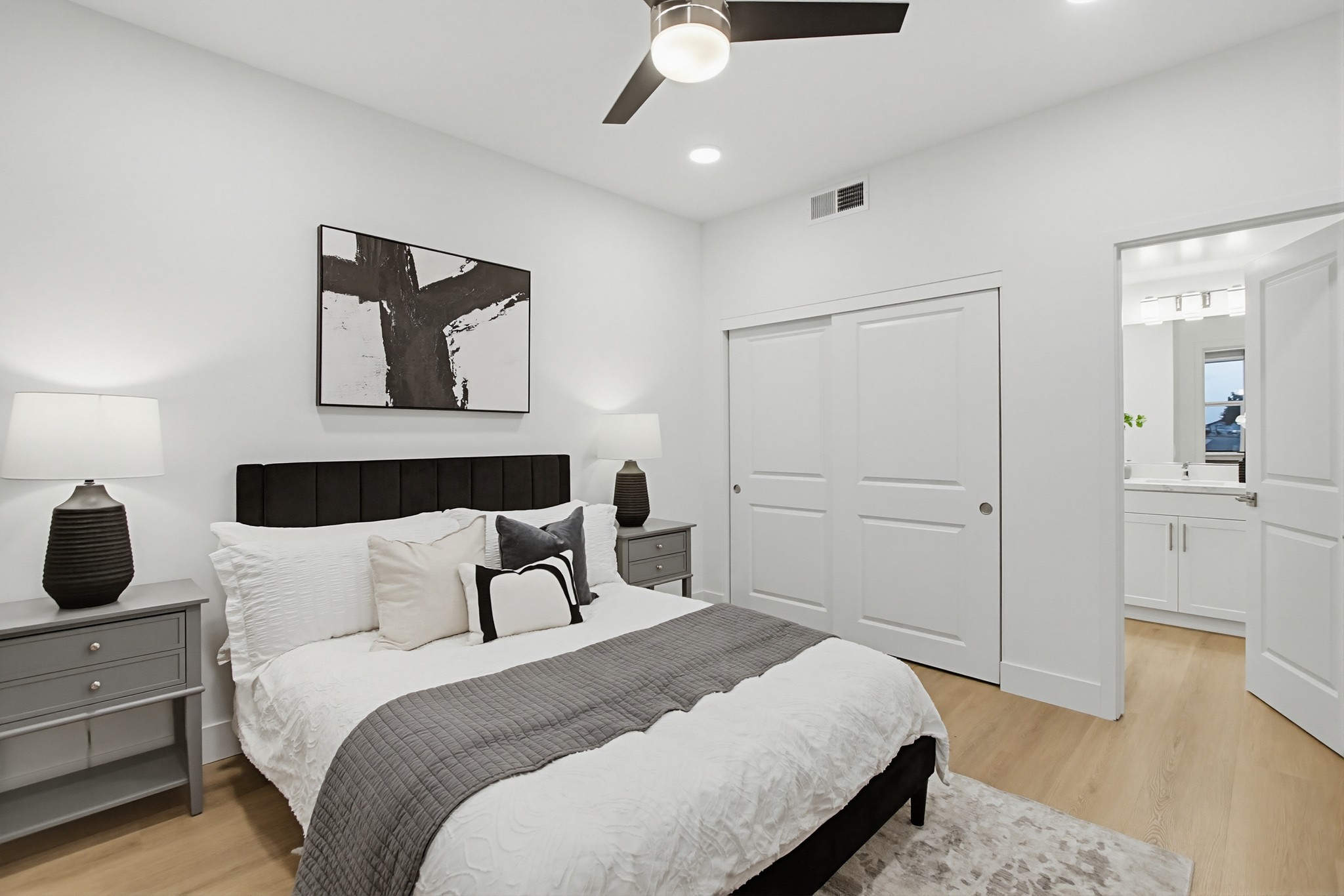 Virtual tour photo 21 of 23 for 2546 Ridgeway Dr #3206