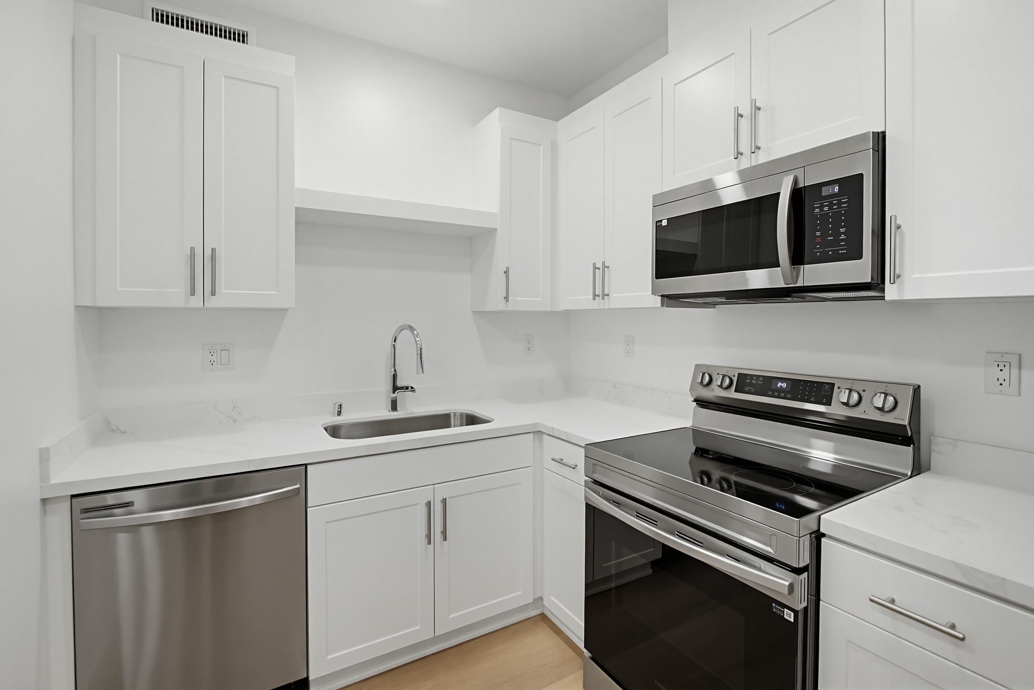 Virtual tour photo 6 of 24 for 2546 Ridgeway Dr #3303