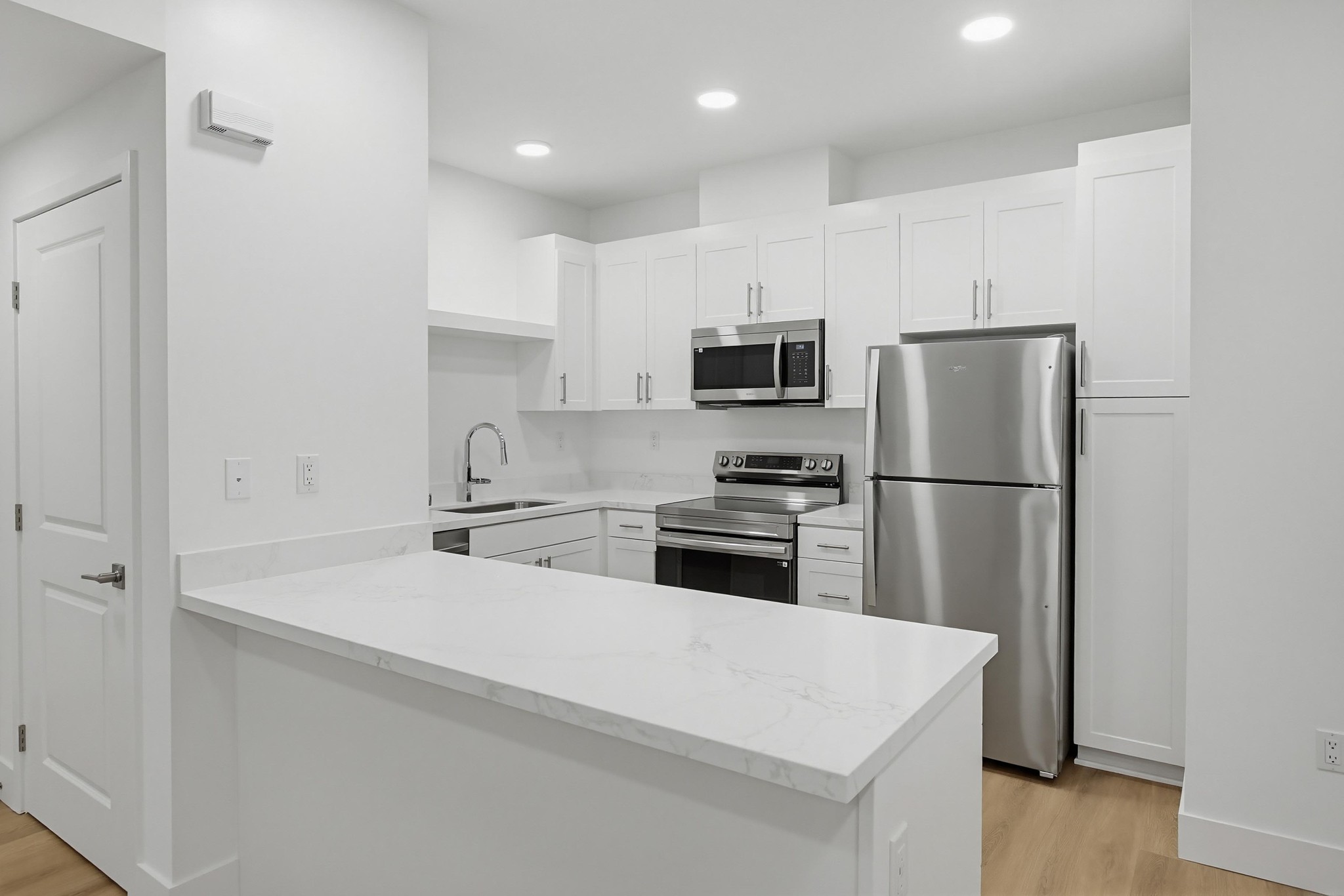 Virtual tour photo 7 of 24 for 2546 Ridgeway Dr #3303