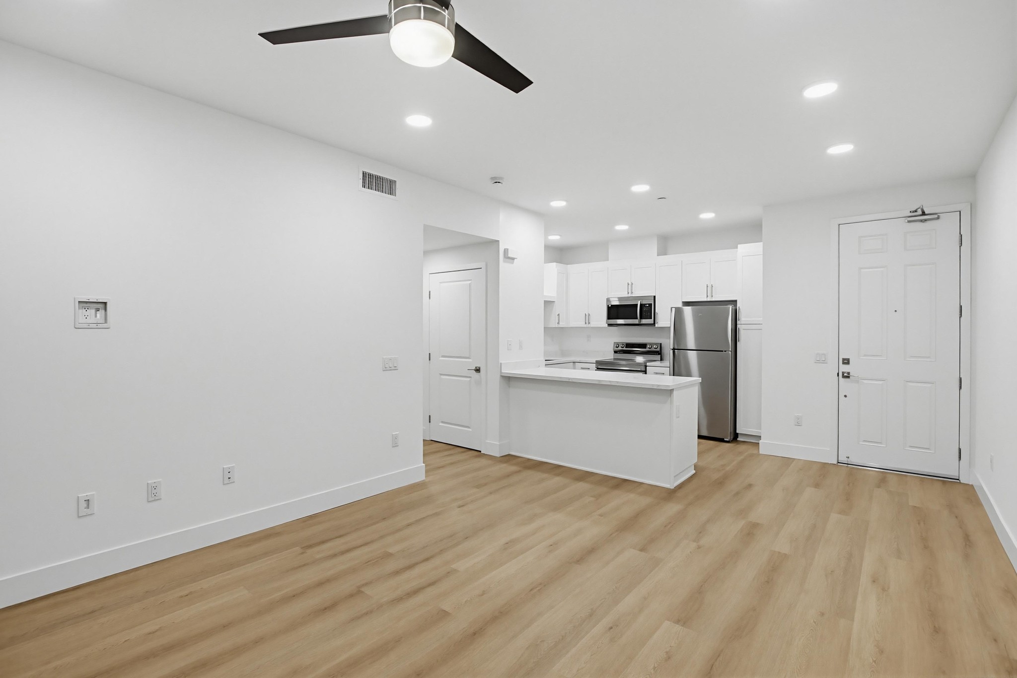 Virtual tour photo 10 of 24 for 2546 Ridgeway Dr #3303