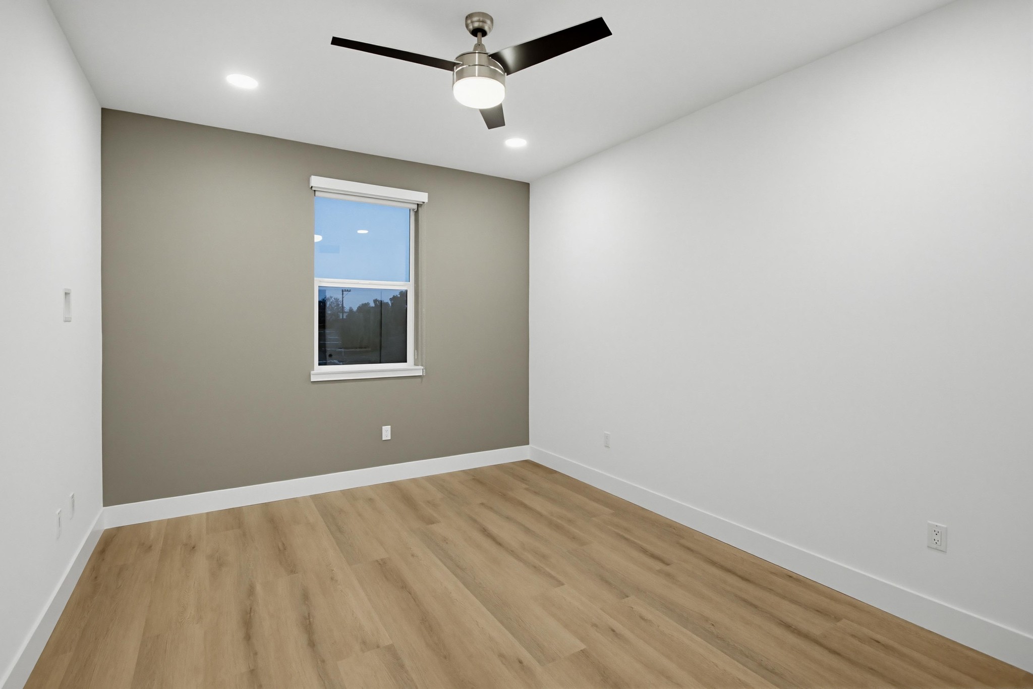 Virtual tour photo 16 of 24 for 2546 Ridgeway Dr #3303