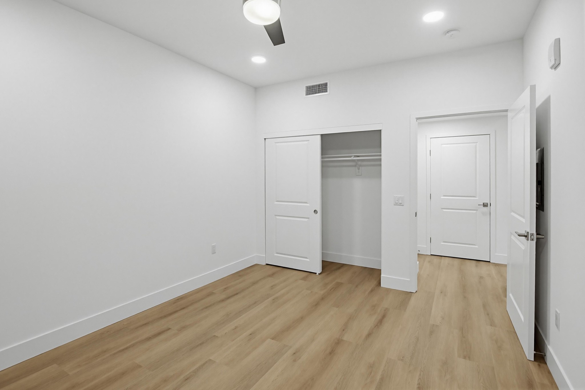 Virtual tour photo 17 of 24 for 2546 Ridgeway Dr #3303