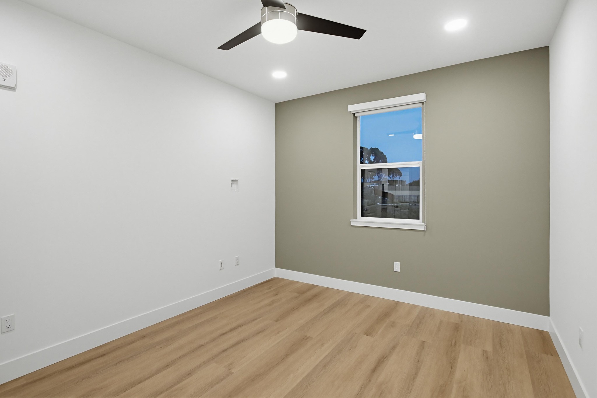 Virtual tour photo 18 of 24 for 2546 Ridgeway Dr #3303