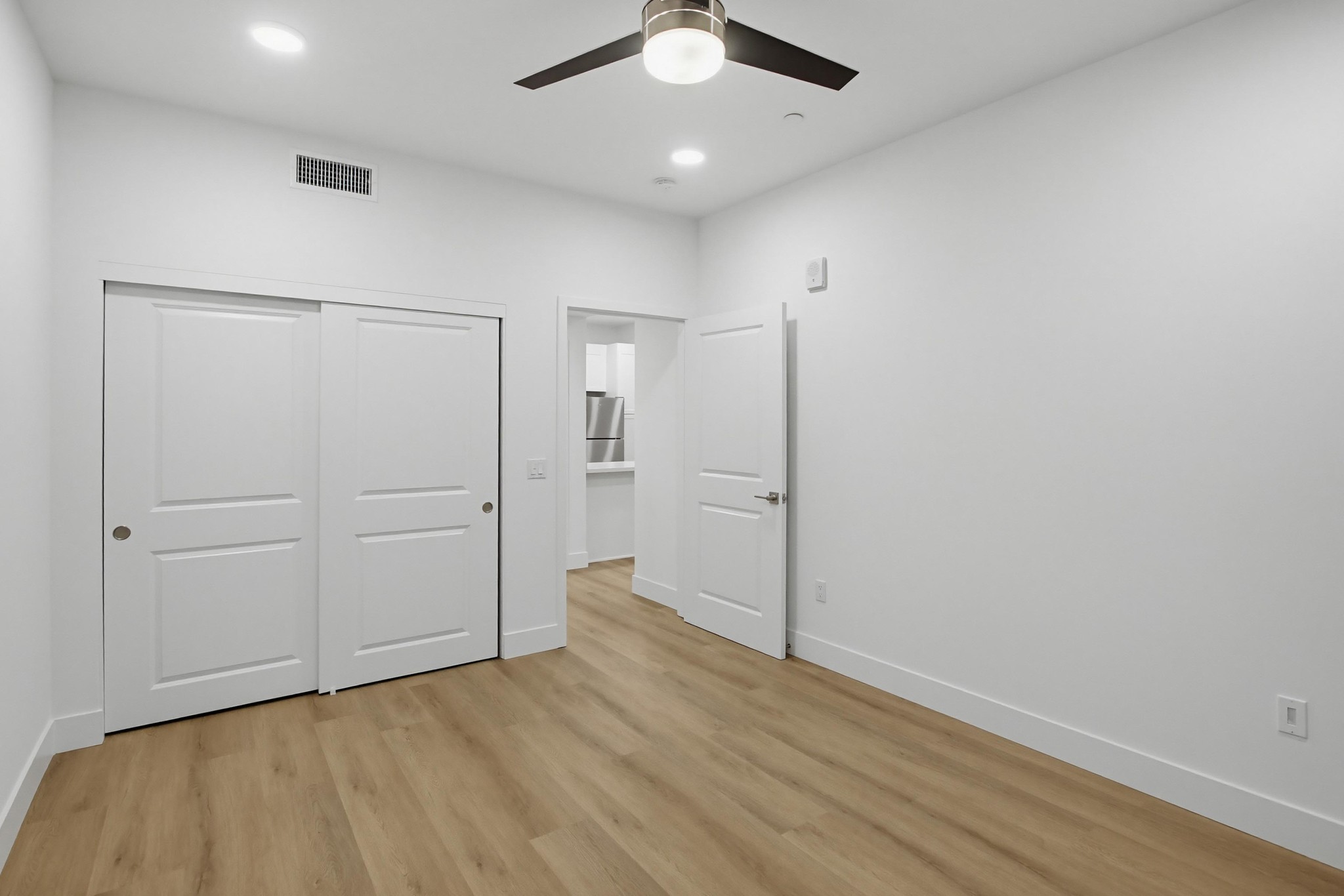 Virtual tour photo 19 of 24 for 2546 Ridgeway Dr #3303