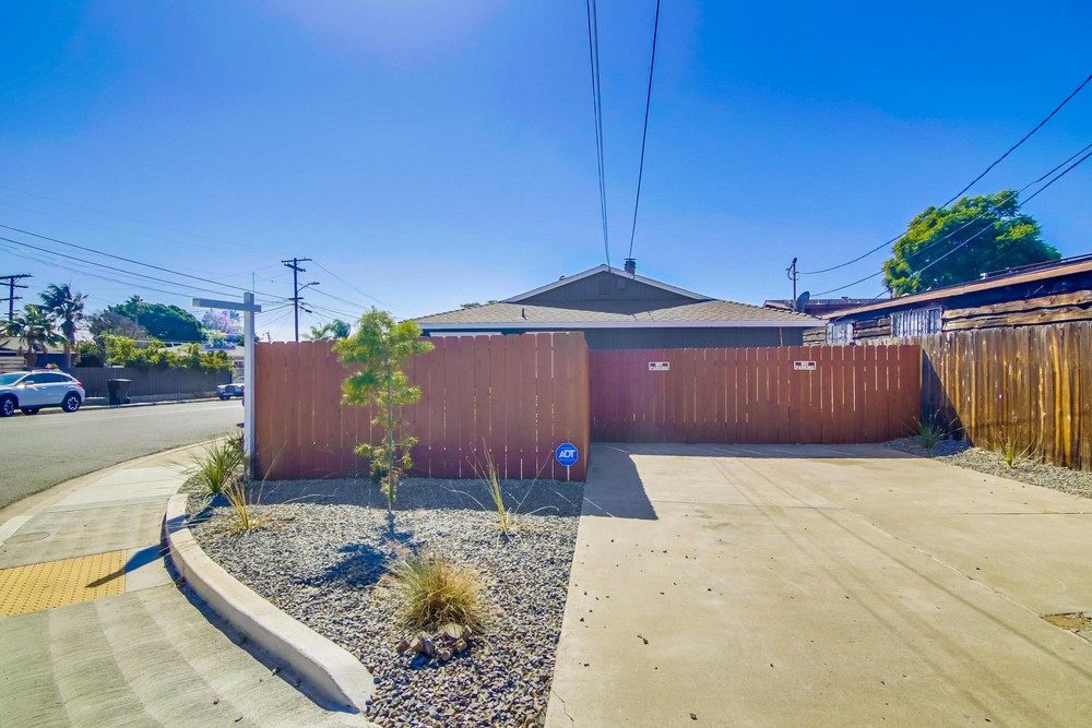 Virtual tour photo 33 of 37 for 2550 Violet St