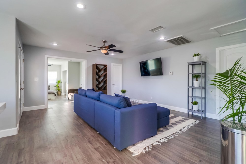 Virtual tour photo 13 of 51 for 2552 K St