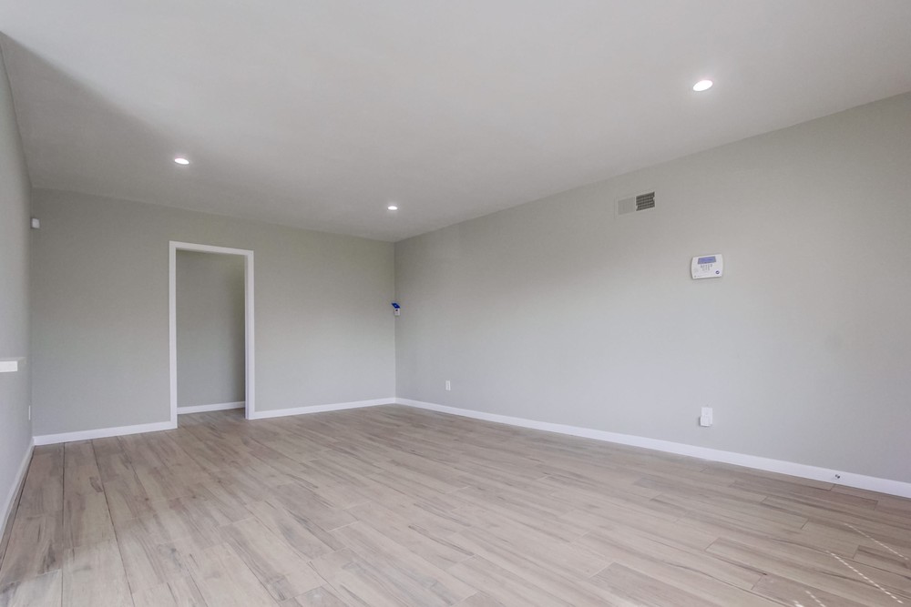 Virtual tour photo 13 of 33 for 2552 Violet St
