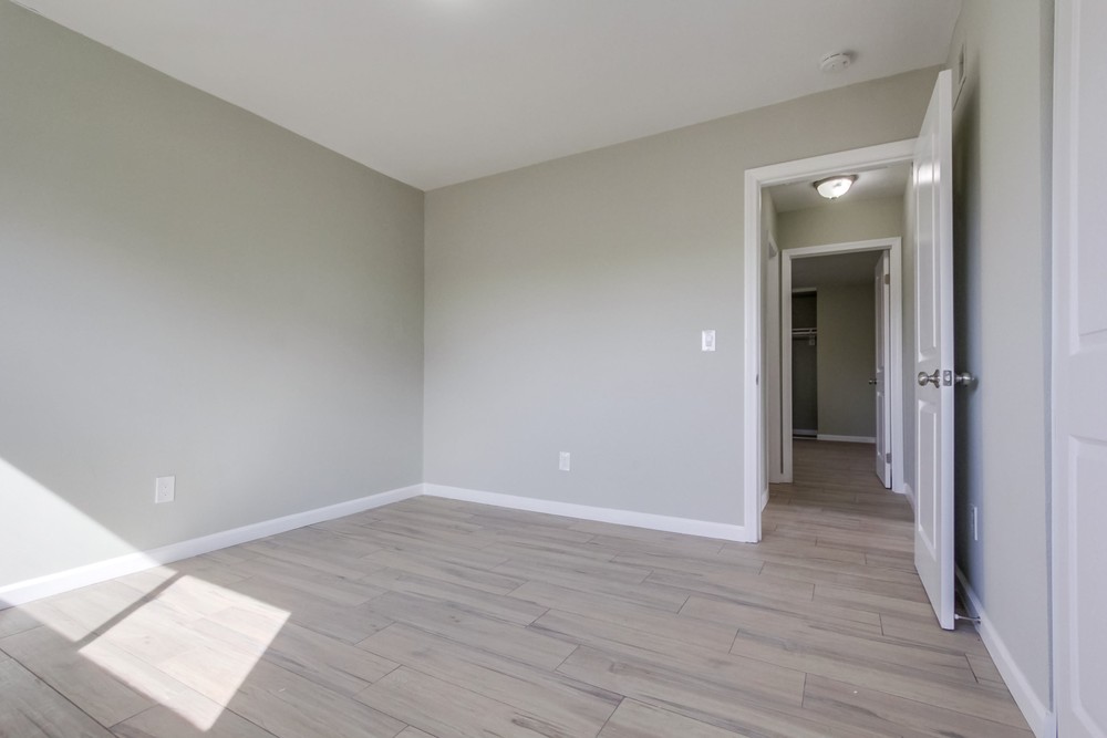 Virtual tour photo 24 of 33 for 2552 Violet St