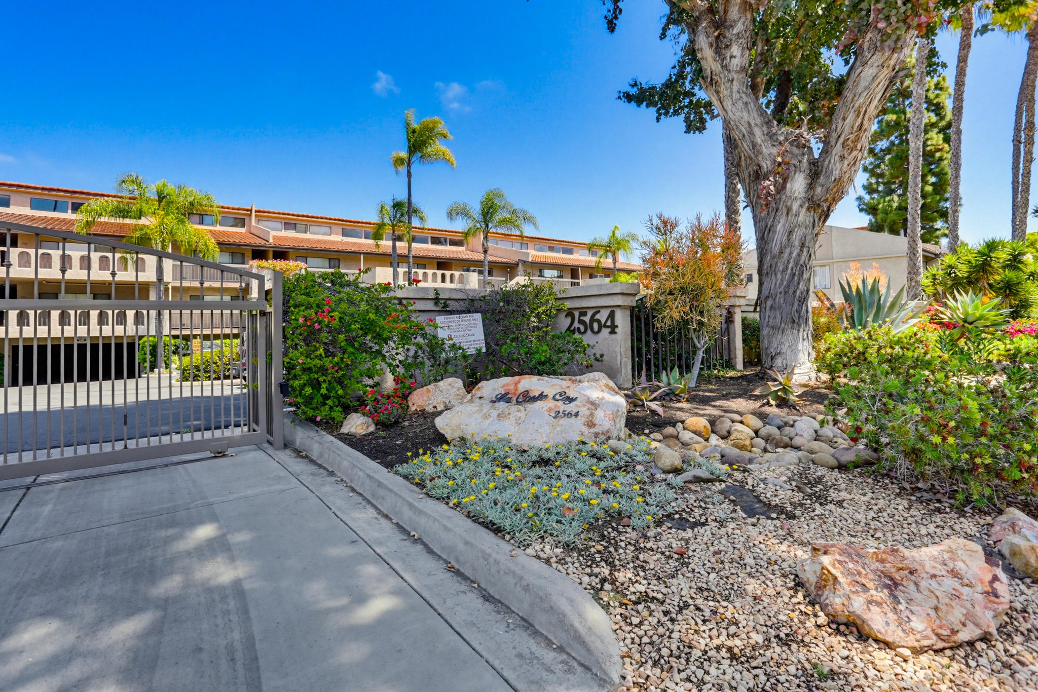 Virtual tour photo 1 of 36 for 2564 Navarra Dr #26