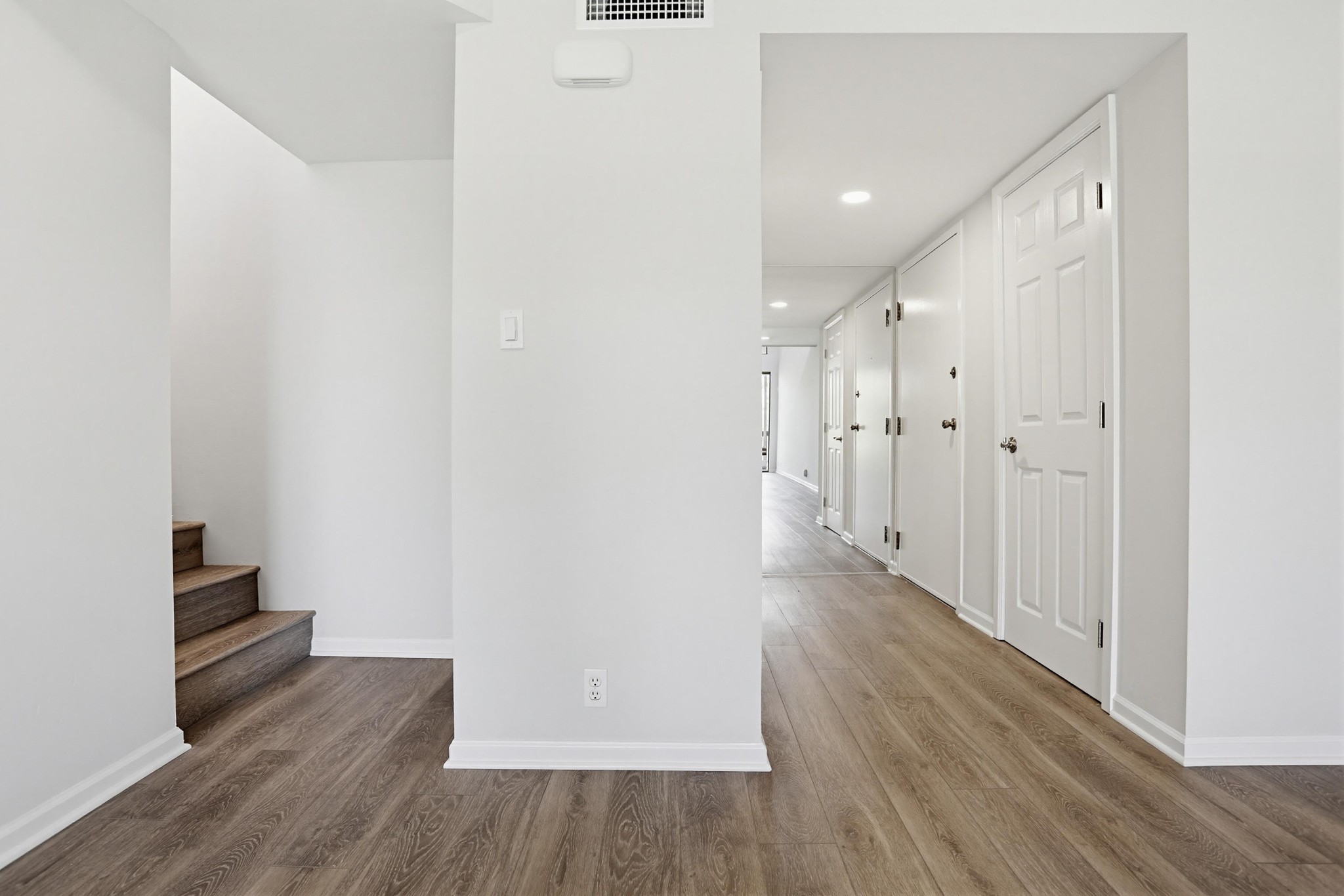 Virtual tour photo 7 of 36 for 2564 Navarra Dr #26