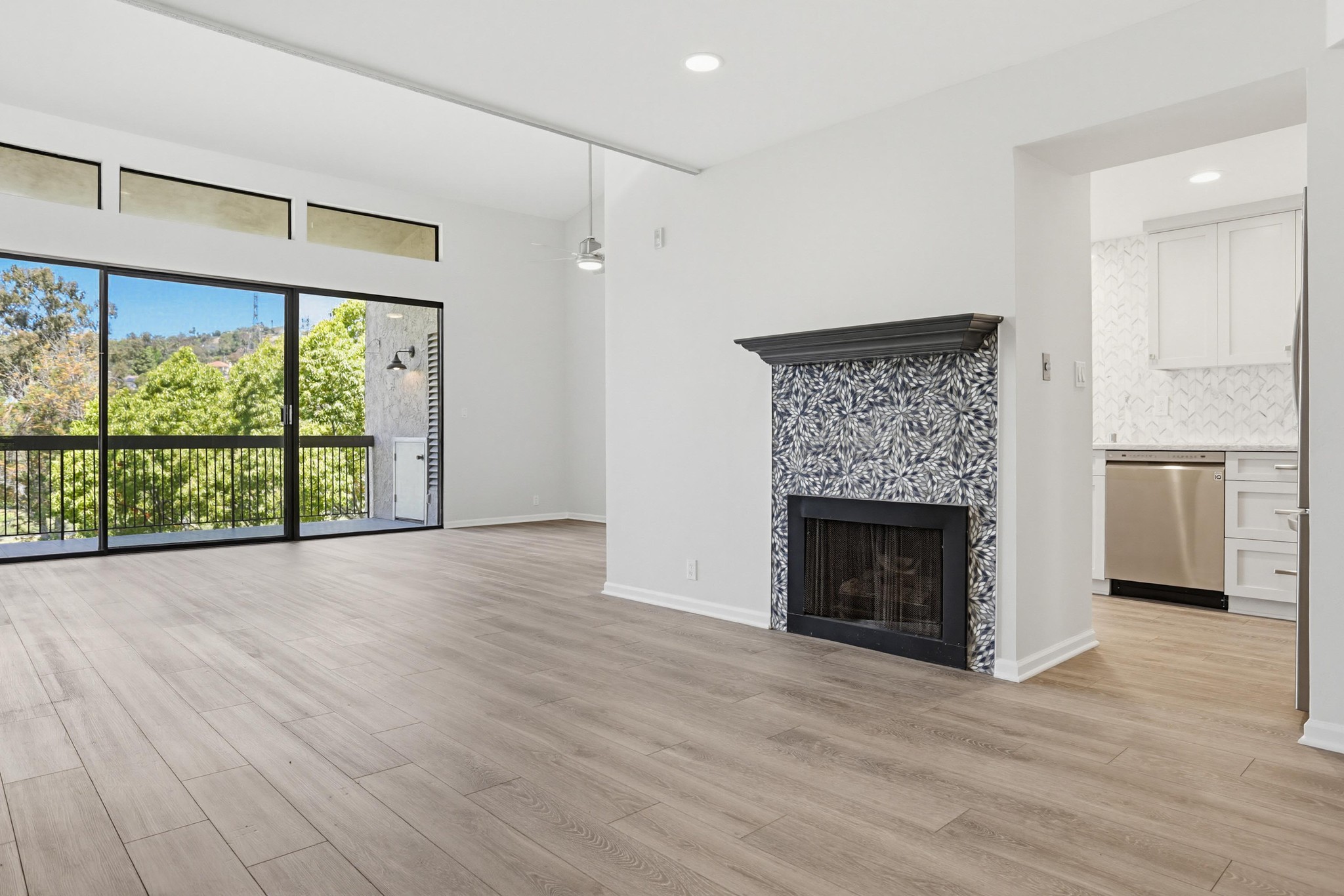 Virtual tour photo 8 of 36 for 2564 Navarra Dr #26