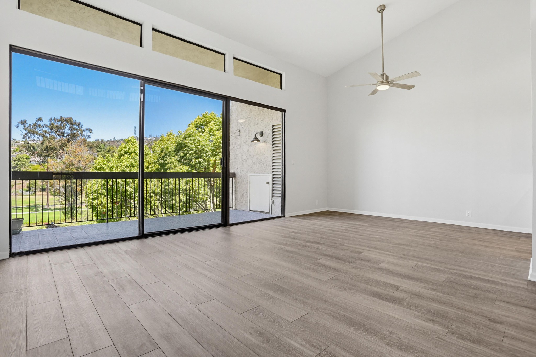 Virtual tour photo 10 of 36 for 2564 Navarra Dr #26