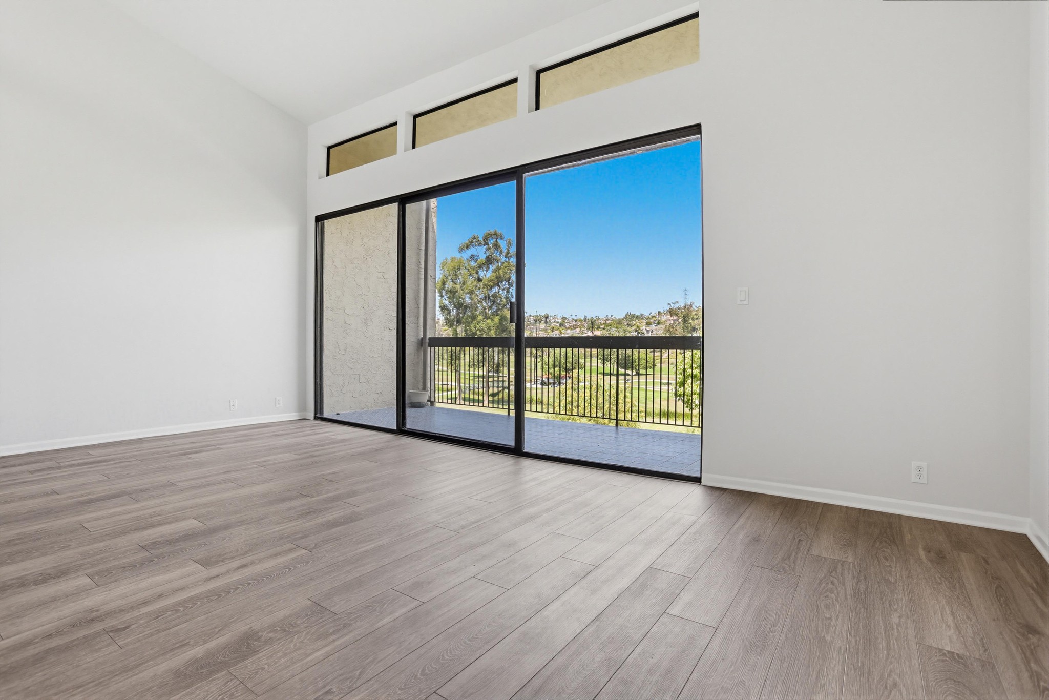 Virtual tour photo 11 of 36 for 2564 Navarra Dr #26